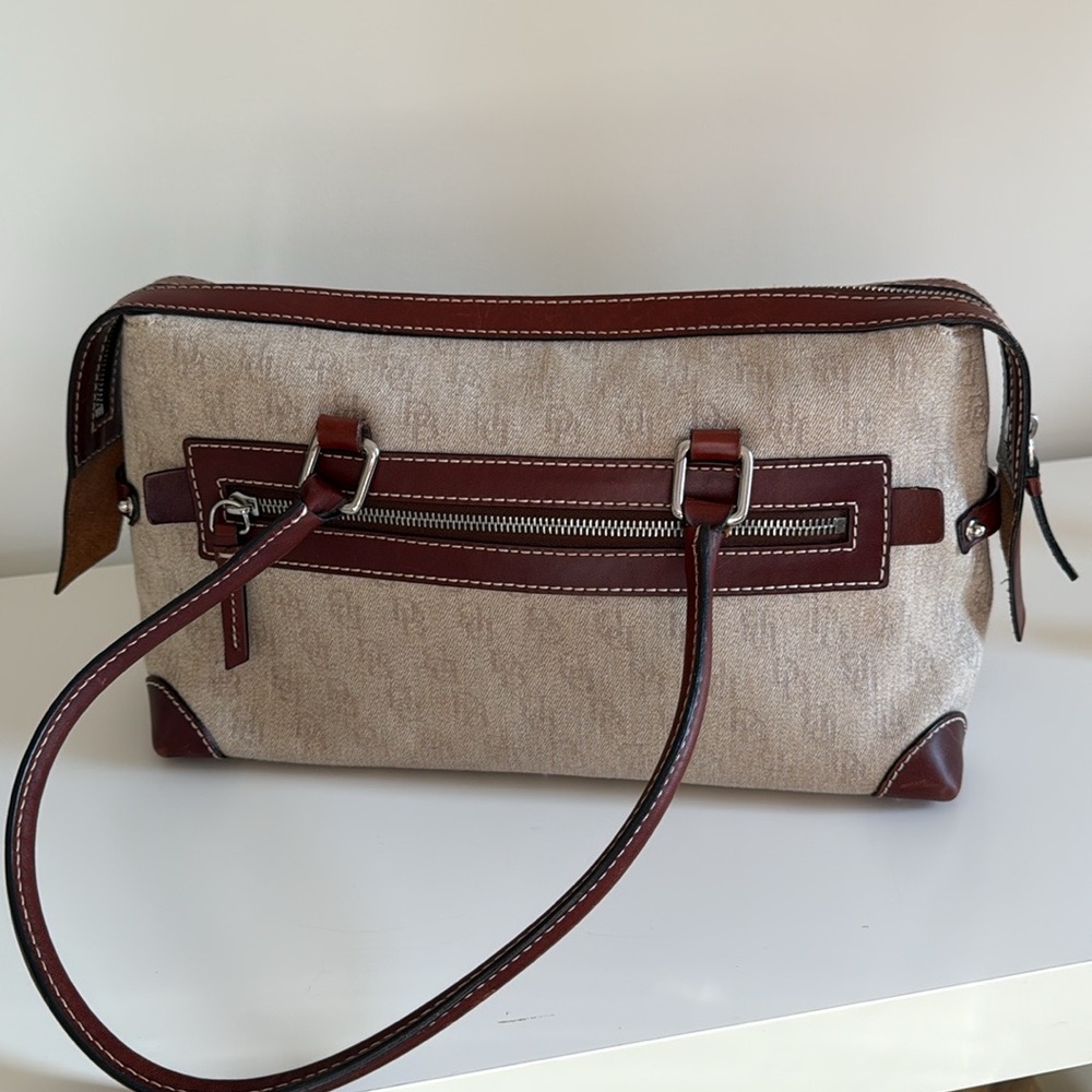 Dooney & Bourke Signature Anniversary Pocket Tote Saddle Brown Leather Handbag - Picture 5 of 16
